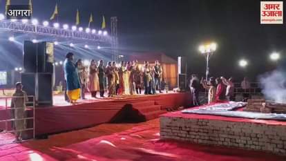 VIDEO : Yamuna banks lit up with Maha Aarti due to Taj Mahotsav