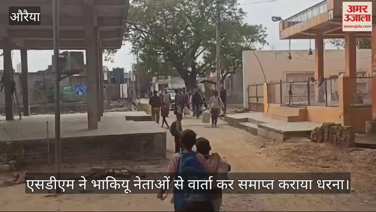 VIDEO : Angry farmers in Auraiya imprisoned cattle in the cremation ground