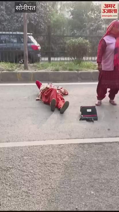 VIDEO : Sweepers create ruckus in Sonipat over salary demand, block Mahalana Road