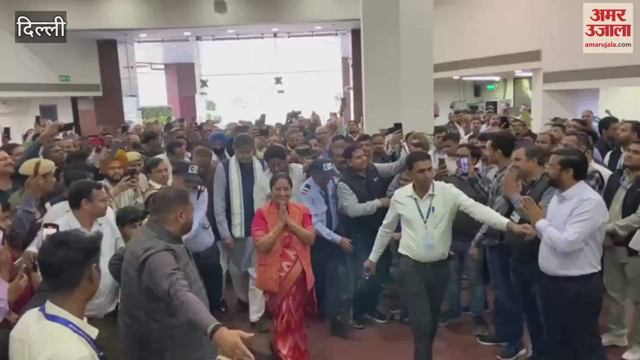 VIDEO : Chief Minister Rekha Gupta reached the secretariat