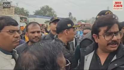 VIDEO : Meerut: Protested against demolition of shops