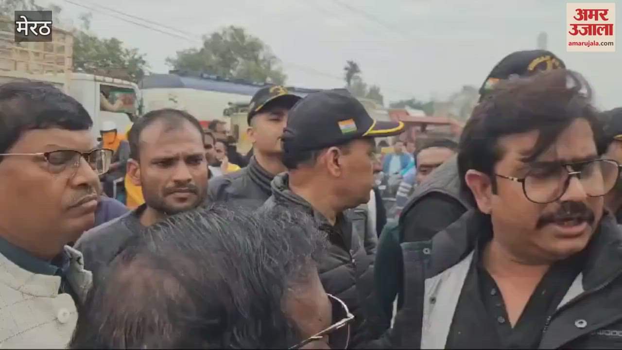 VIDEO : Meerut: Protested against demolition of shops