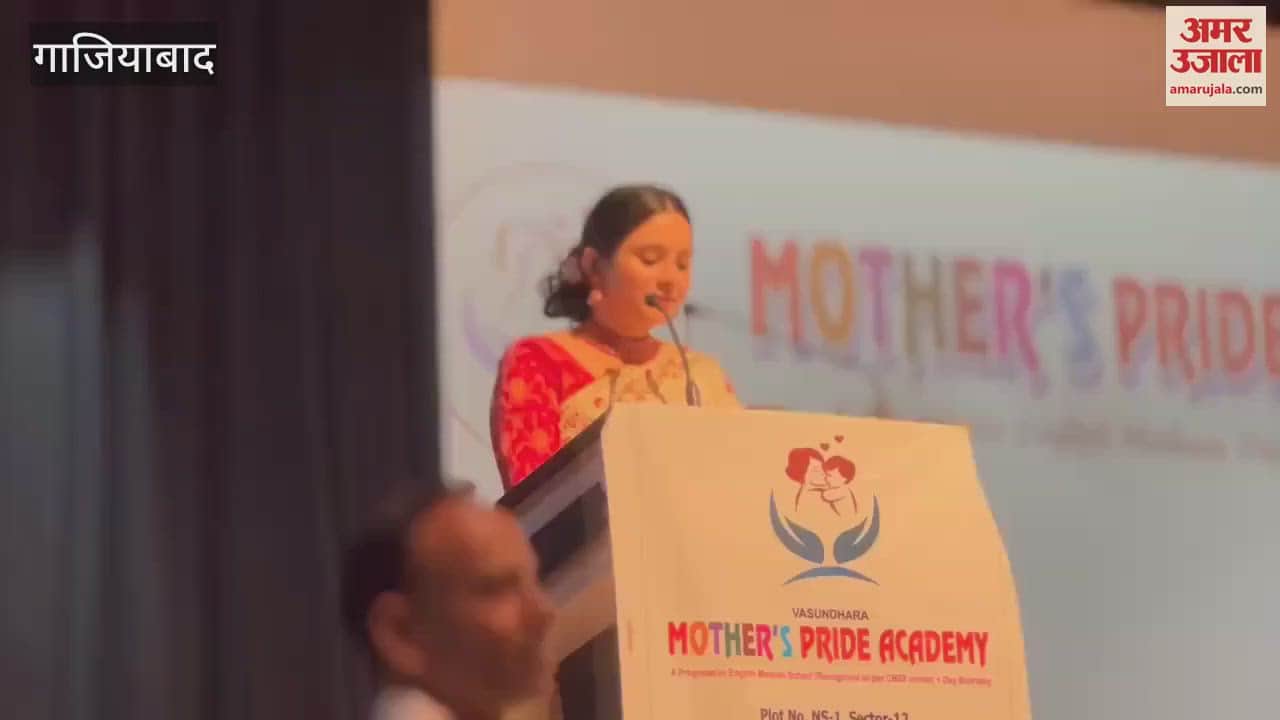 VIDEO : Actress Devlina Chatterjee arrived at the school's annual function