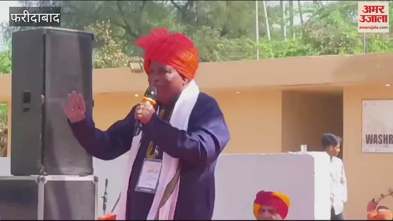 VIDEO : Artists from Hisar presenting bhajans in Chhoti Chaupal at Surajkund fair