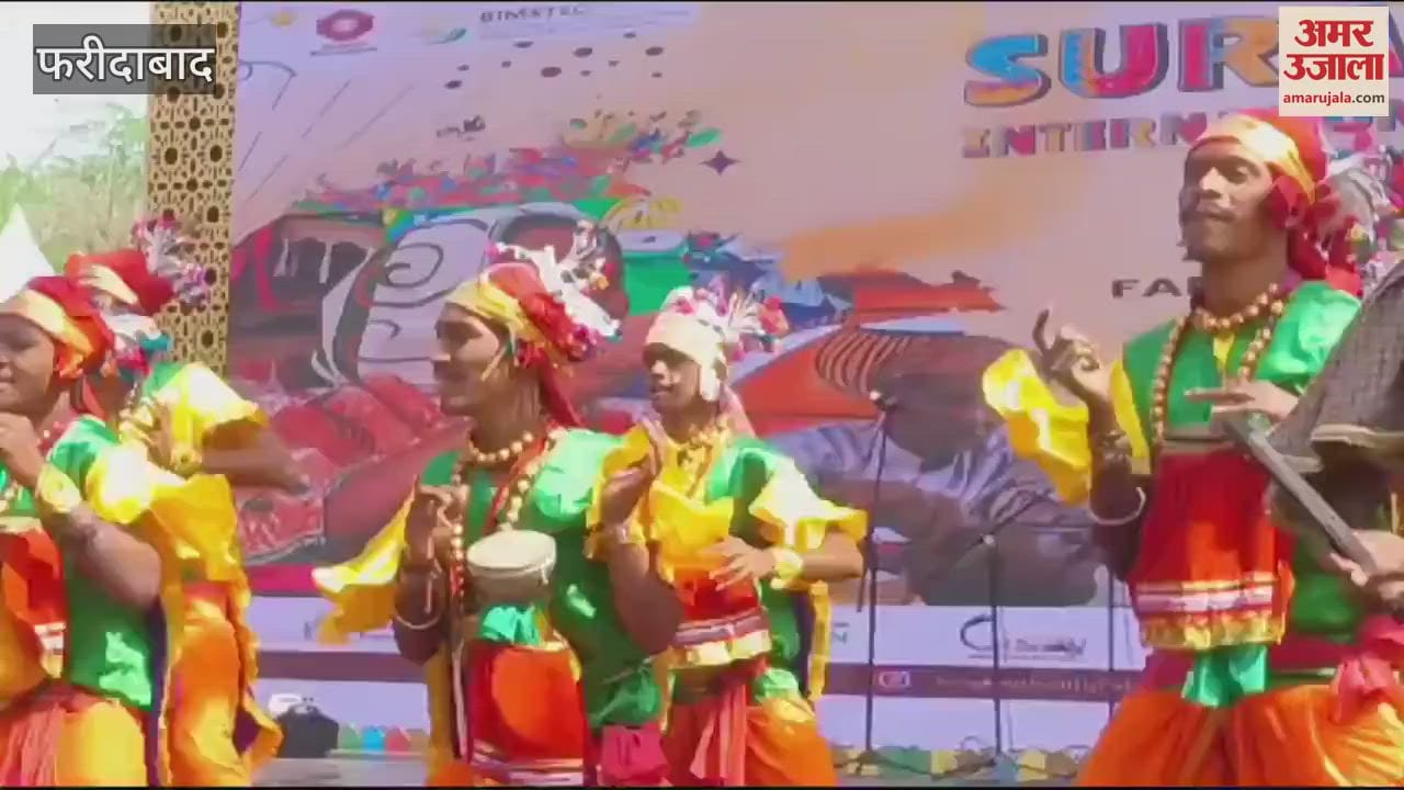 VIDEO : Artists from Madhya Pradesh performing dance at the main Chaupal of Faridabad Surajkund Fair