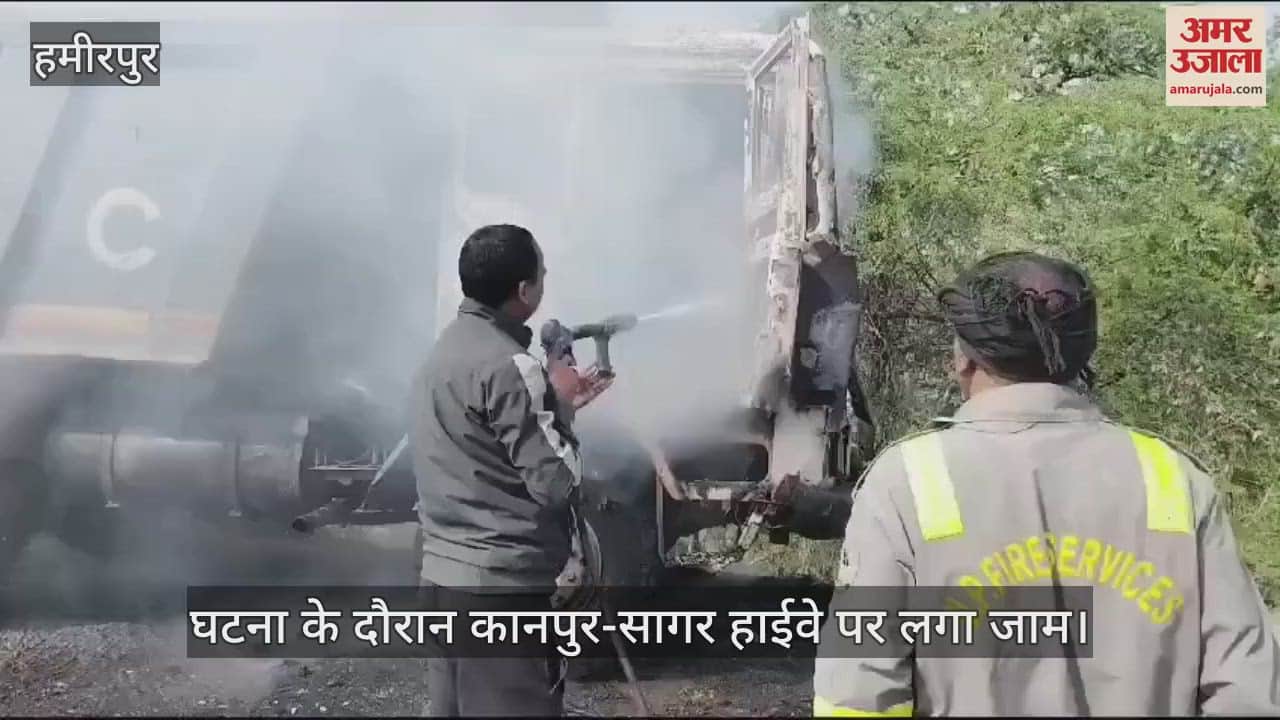 VIDEO : Dumper caught fire due to short circuit in Hamirpur