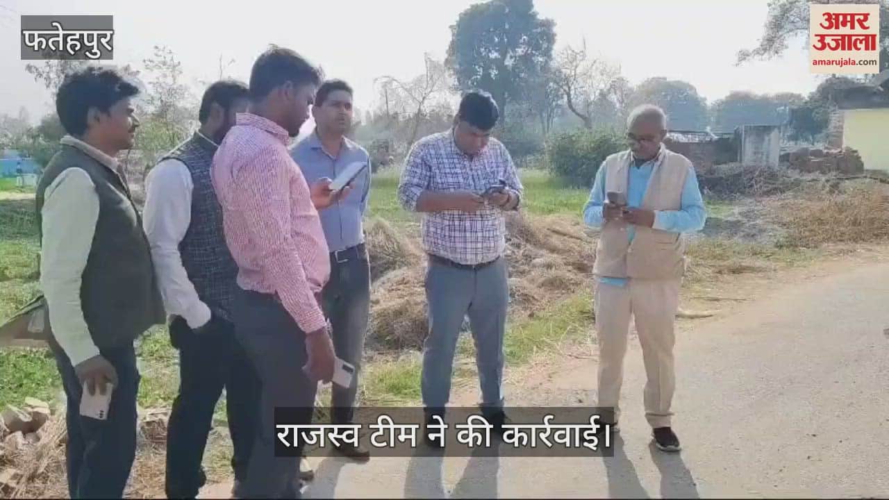 VIDEO : Bulldozer ran on illegal construction of former Pradhan in Fatehpur