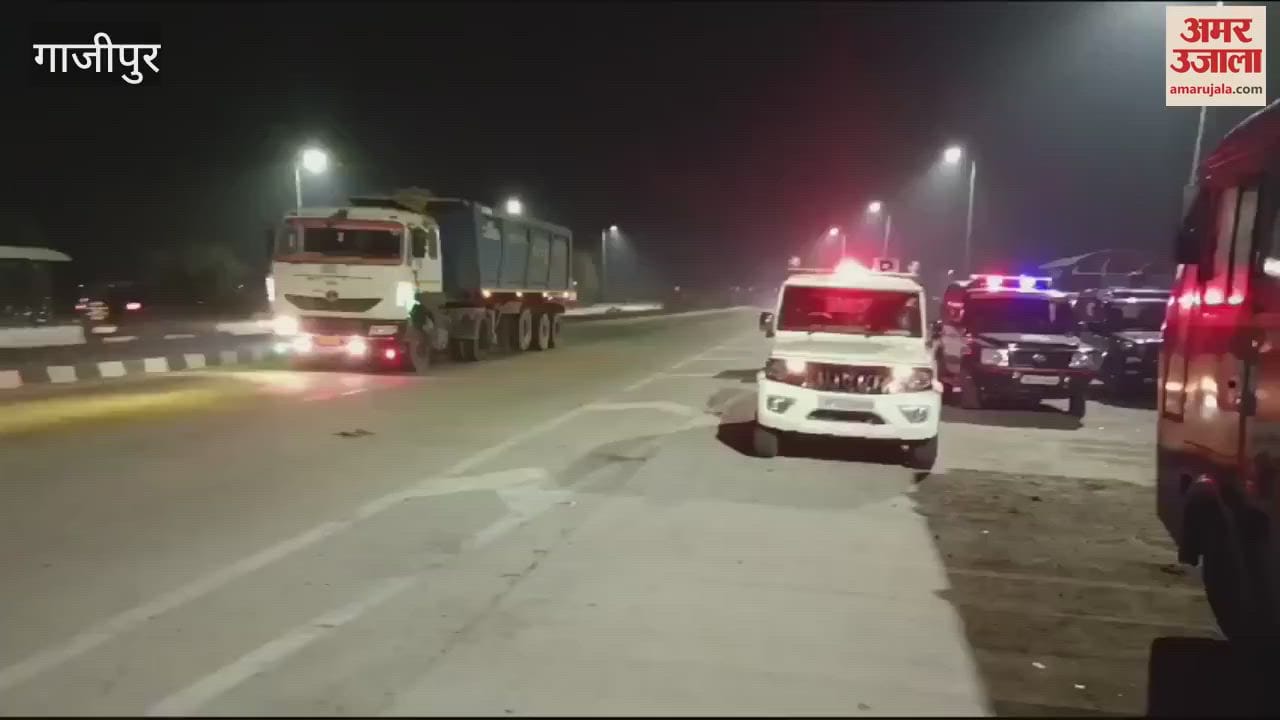 VIDEO : road accident in Ghazipur Four devotees died one in critical condition returning to Bihar from Maha Kumbh