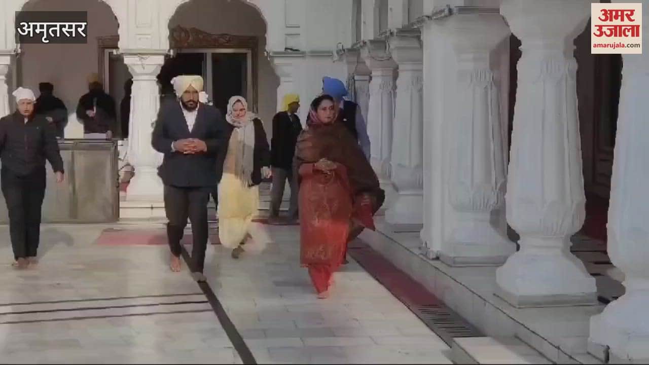 VIDEO : MP Harsimrat Kaur Badal paid obeisance at Sri Harmandir Sahib