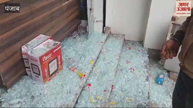 Video : Car Rammed Into An Electrical Shop In Kapurthala, Escaped By Breaking Expensive Glass – Amar Ujala Hindi News Live