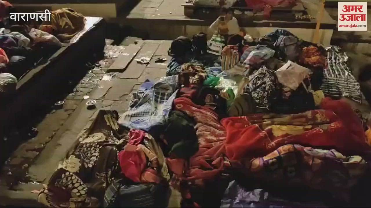 VIDEO : Devotees spent night at Dashashwamedh Ghat in kashi bathed Ganges offered prayers to Lord Surya