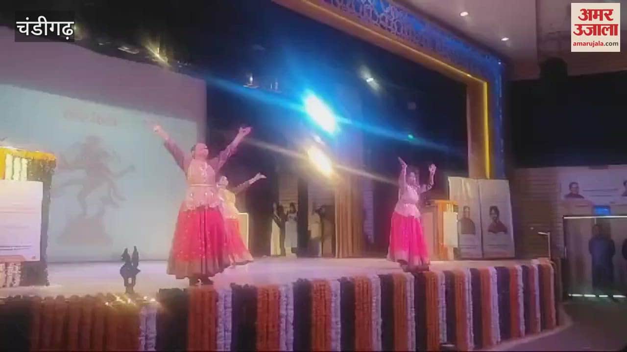 VIDEO : Presentation of Shiv Stuti in Girls College Sector 42 Chandigarh
