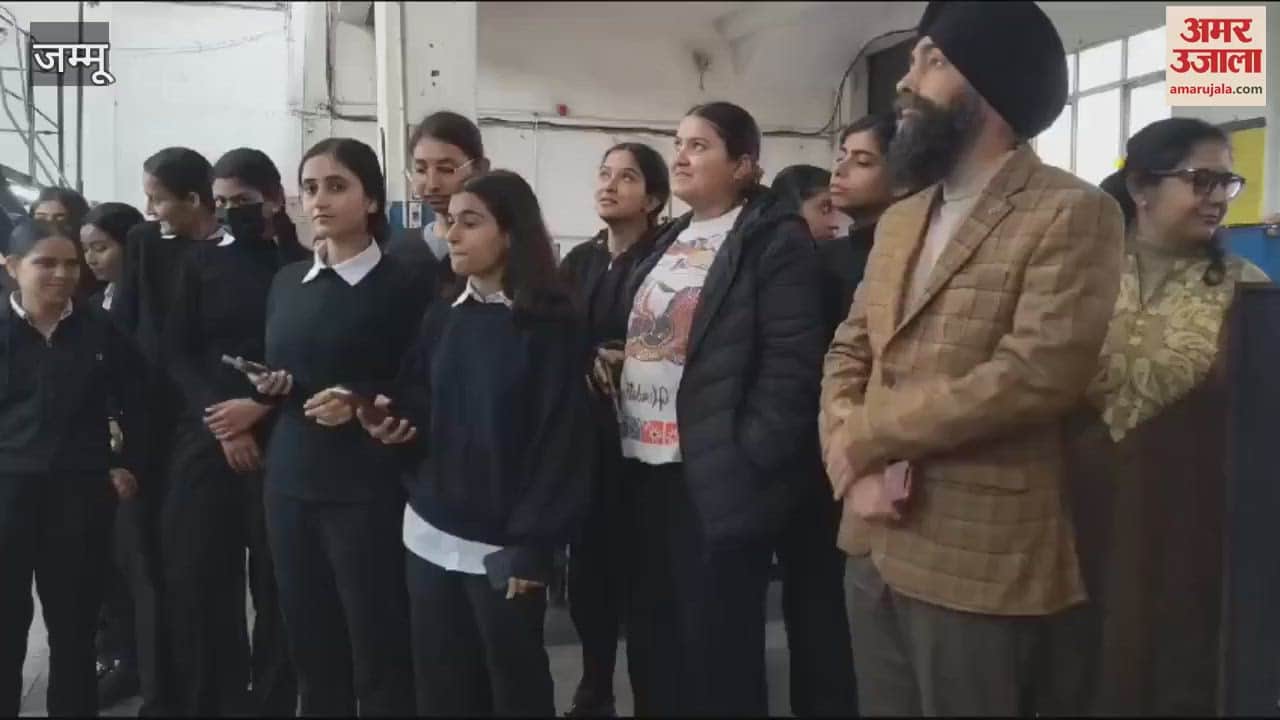 VIDEO : Students of Women's College Bhagwati Nagar understood the process of printing and news compilation of Amar Ujala.
