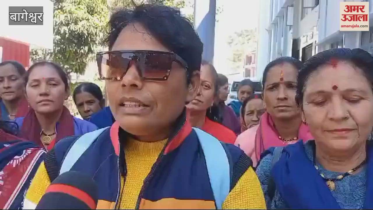 VIDEO : मांगों के लिए आंगनबाड़ी कार्यकर्ताओं ने किया प्रदर्शन, जिला कार्यक्रम अधिकारी को ज्ञापन भी सौंपा