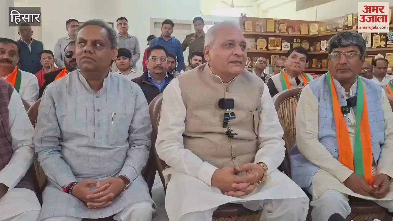 VIDEO : Minister Ranbir Gangwa and mayor candidate Praveen Popli reached the house of BJP rebel in Hisar
