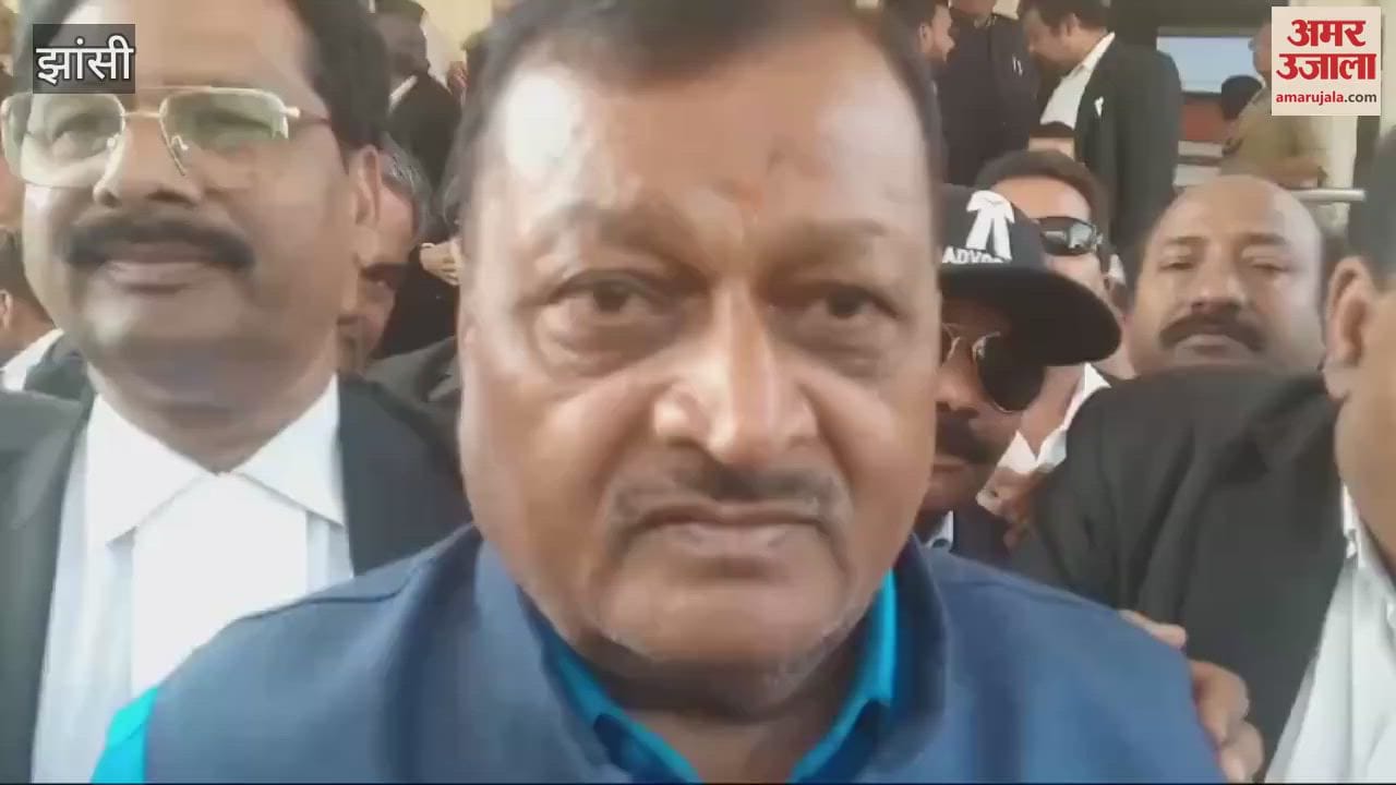 VIDEO : Protesting against the amendment made in the Advocate Act, Jhansi District Advocates Association boycotted work