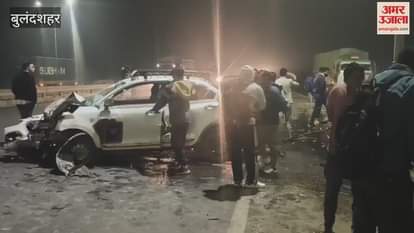 VIDEO : एpeeding car went out of control and collided with a divider in Hafizpur Bulandshahr two people injured