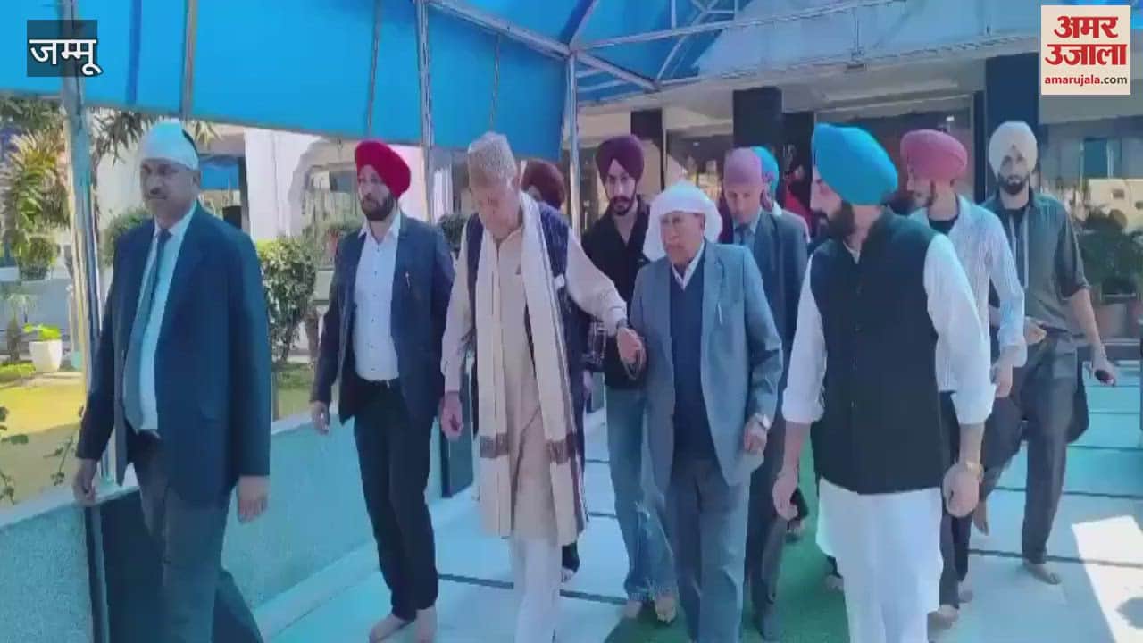 VIDEO : Dr. Farooq Abdullah and Ratan Lal Gupta participate in Gurmat Samagam at Gurdwara Singh Sabha Guru Nanak Nagar, Jammu