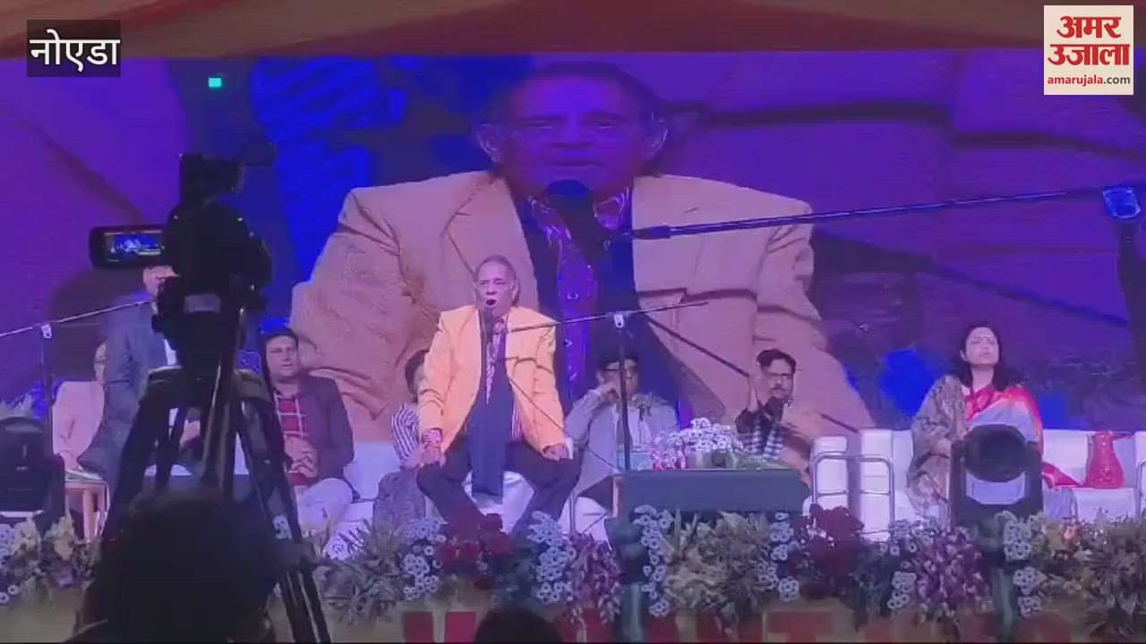 VIDEO : Poet Dr. Hariom Panwar heroic poems were applauded at the Noida Flower Show