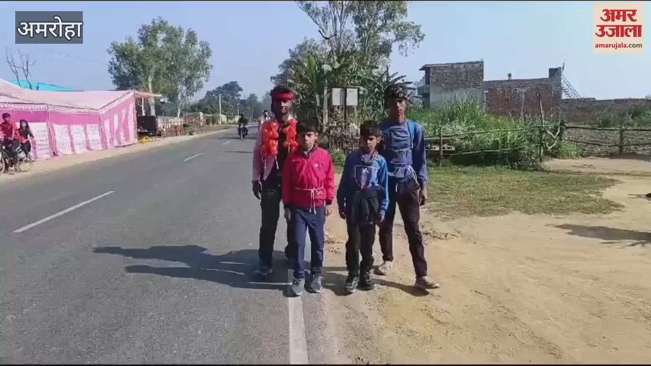 VIDEO : Dhanora and Gajraula roads are filled with Shiva and Bam Bhole resonates as the Kanwariyas pass by