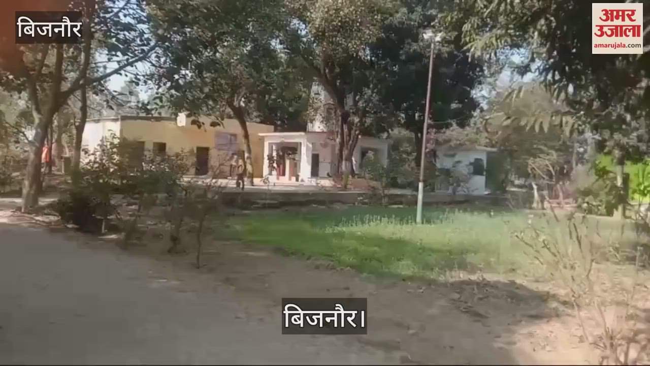 VIDEO : Shiv devotees gathered in large numbers to perform Jalabhishek in the ancient Mahadev temple in Bijnor