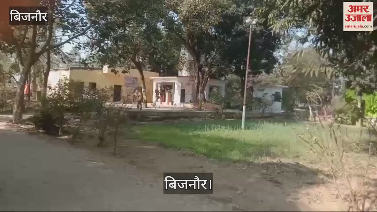 VIDEO : Shiv devotees gathered in large numbers to perform Jalabhishek in the ancient Mahadev temple in Bijnor