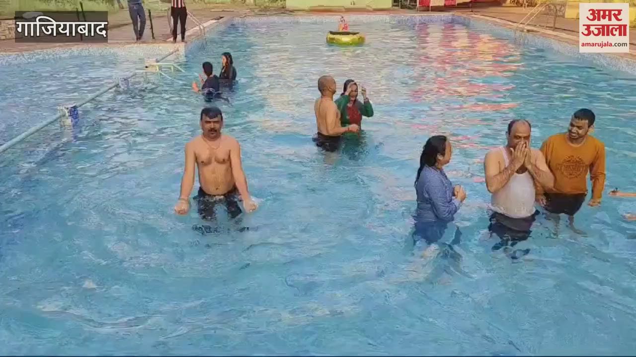 VIDEO : शिप्रा सनसिटी के स्विमिंग पूल में पहुंचा संगम का जल, सोसायटी ही  नहीं बाहर से भी स्नान के लिए पहुंच रहे लोग