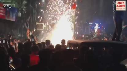 VIDEO : On the victory of India, youth gathered in Kachchi Cantonment with enthusiasm, the area echoed with the cheers of Bharat Mata.