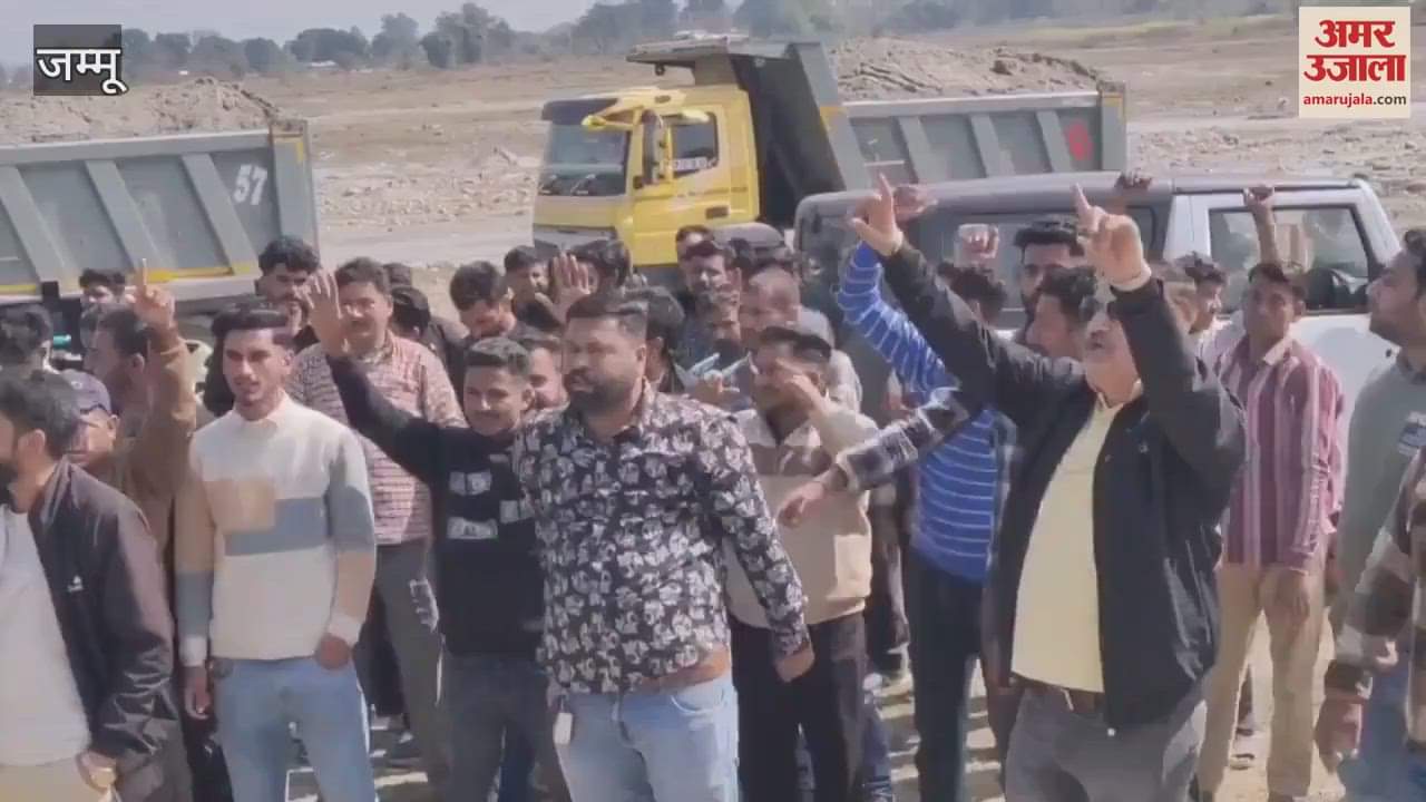 VIDEO : demonstration of tipper and tractor drivers against the mining department in Samba