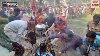 VIDEO : Devotees offered prayers in temples on Mahashivratri