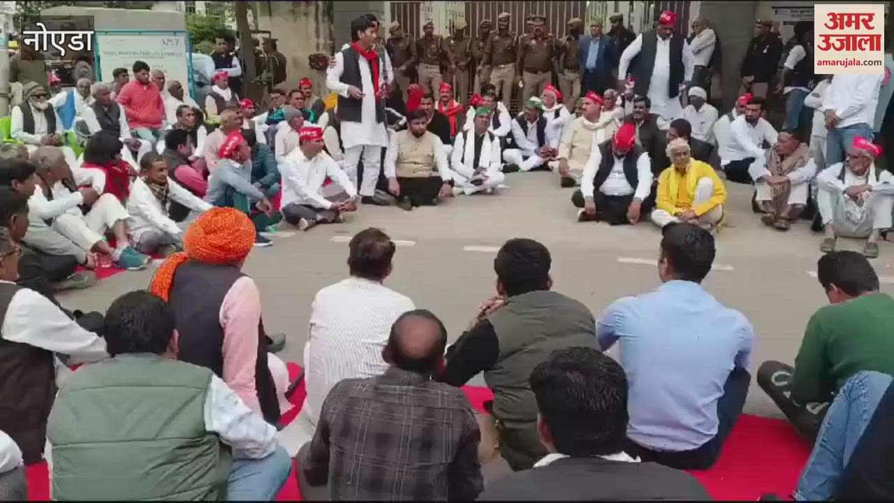 VIDEO : Villagers Protest outside Noida Power Company office in Greater Noida