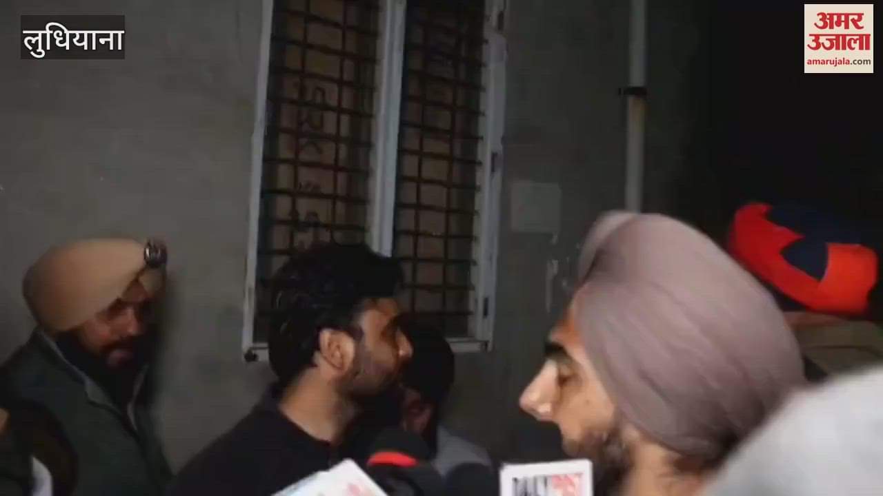 VIDEO : Bulldozer runs on the house of a woman smuggler in Halwara