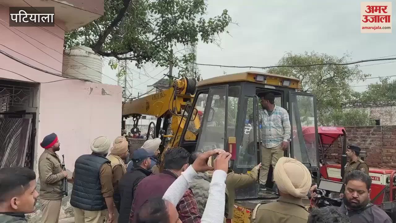 VIDEO : Bulldozer runs on the house of a woman smuggler in Patiala