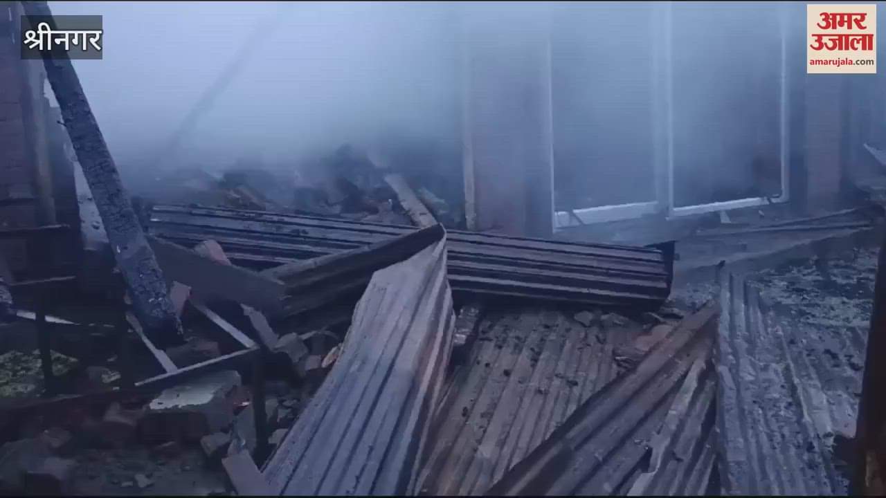 VIDEO : Massive fire in Hajin, Bandipora, destroyed one house and eight shops.