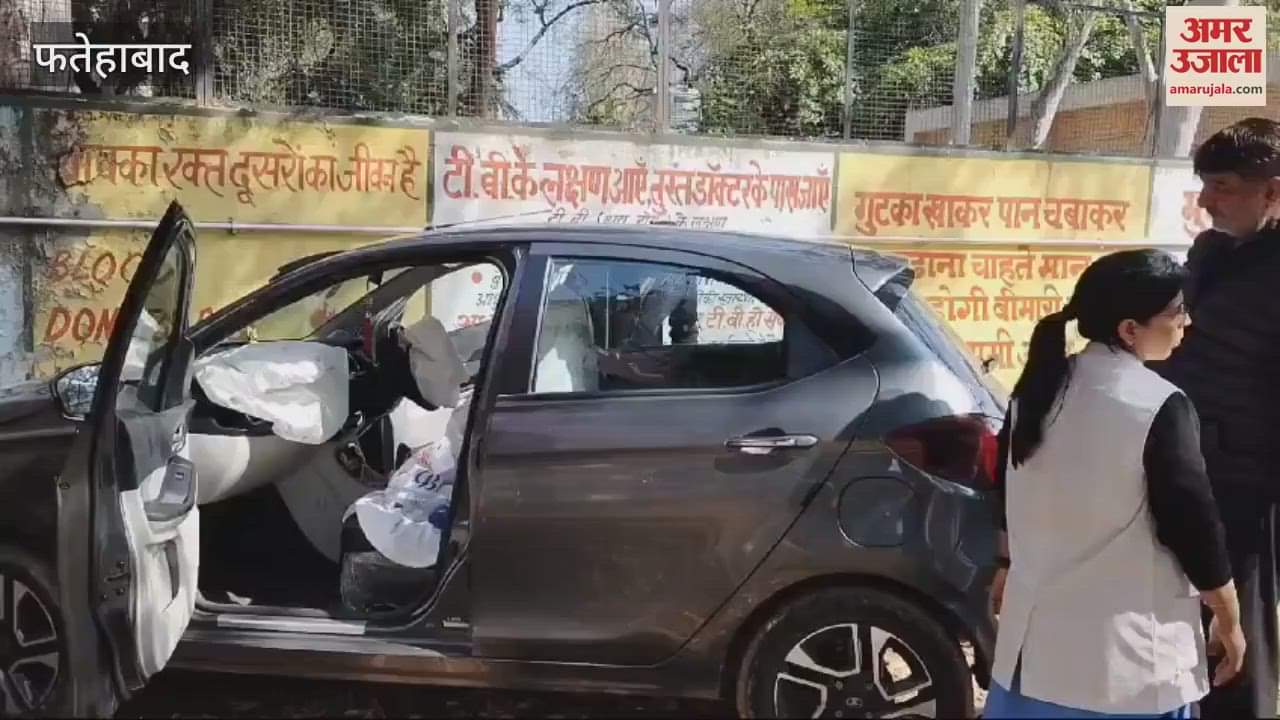 VIDEO : In Fatehabad, the car of a staff nurse went out of control and hit the wall. The accident was averted when the airbag opened.