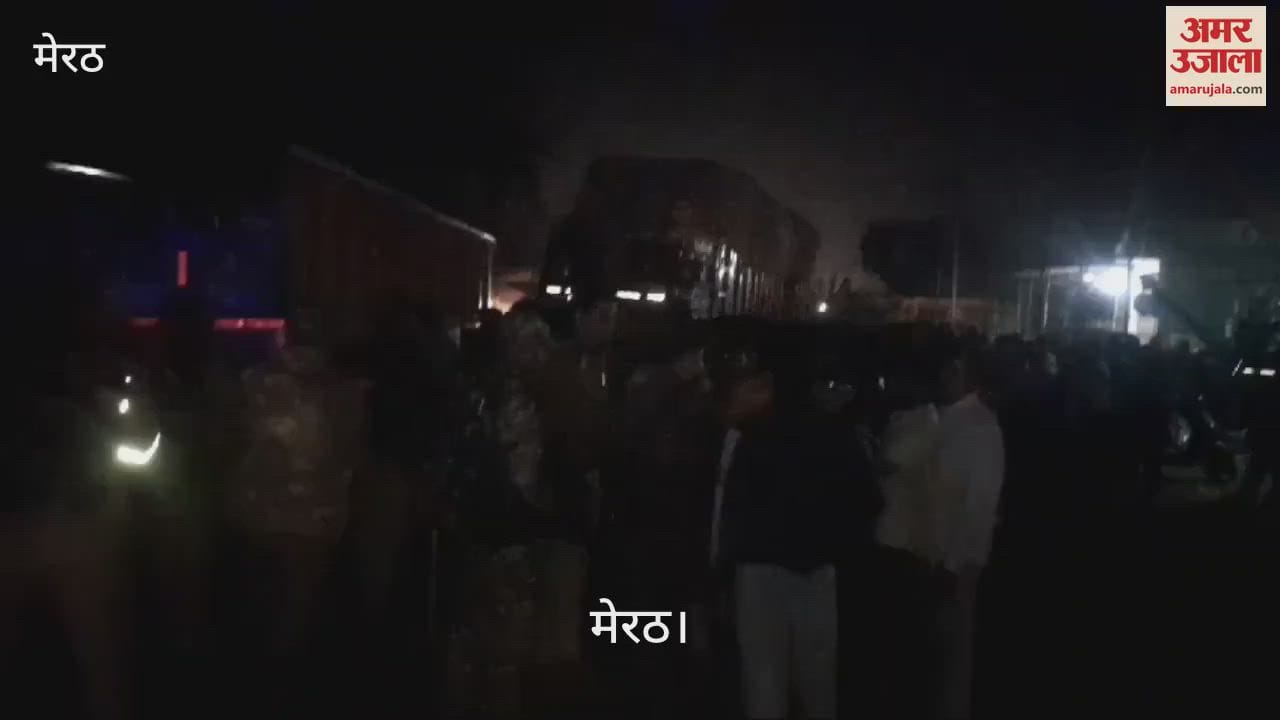 VIDEO : man died after being crushed by an unknown vehicle in Meerut, angry family members blocked the road by placing the body on the road