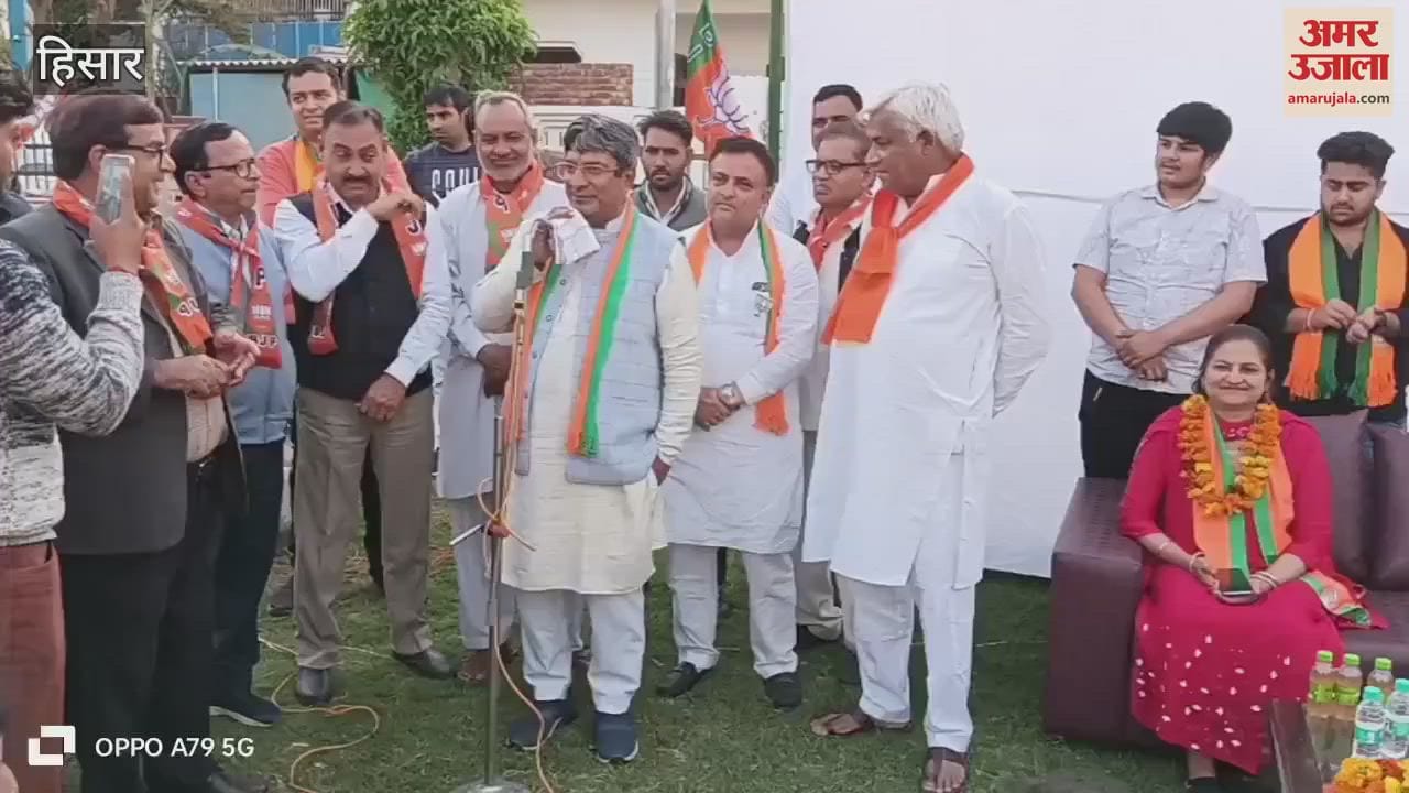 VIDEO : Women of Professor Colony in Hisar expressed displeasure over development, BJP mayor candidate commented on empty chairs