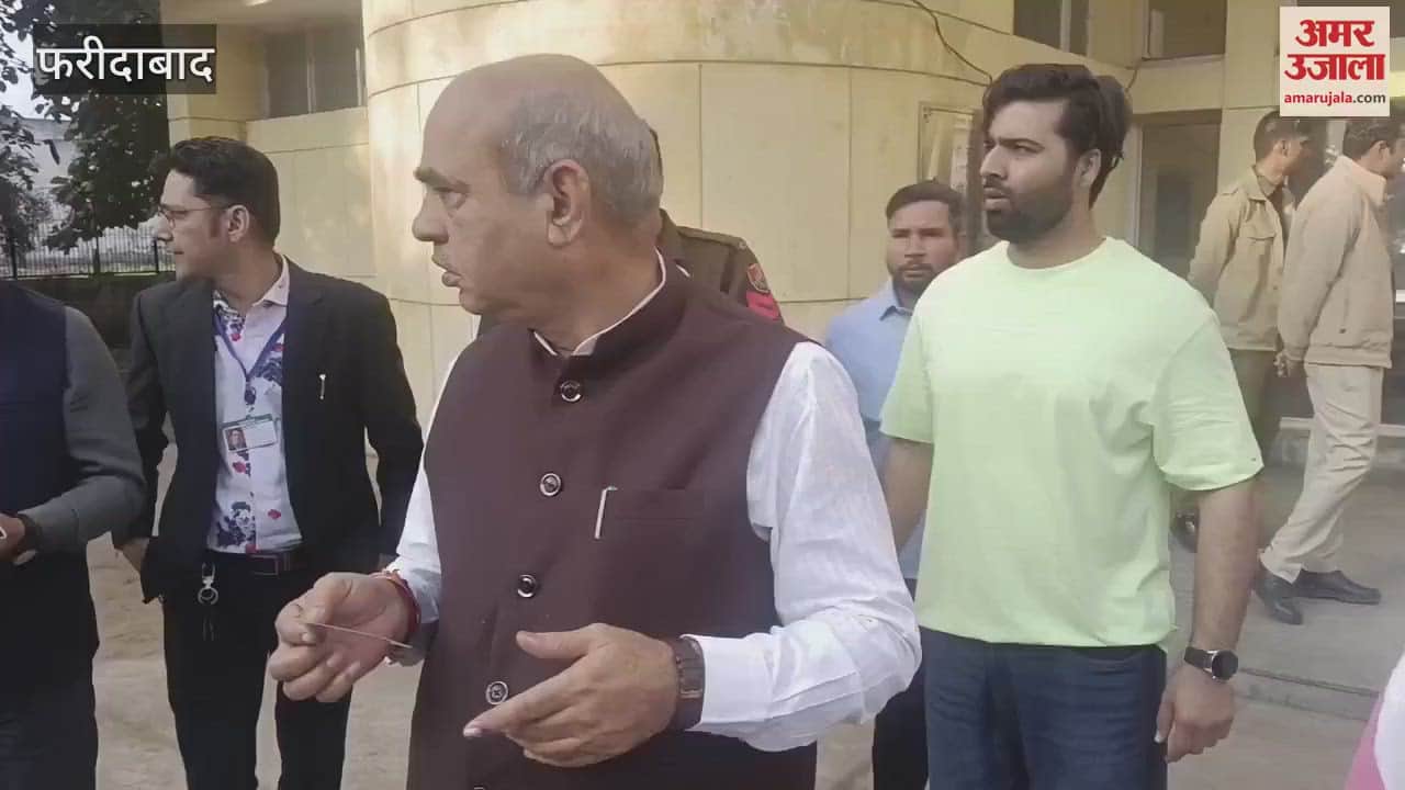 VIDEO : MLA Moolchand Sharma cast his vote with his family in Faridabad
