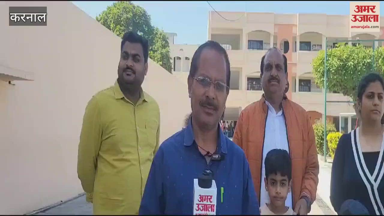 VIDEO : Ashok Khurana arrived at SBS School in Karnal to cast his vote along with his family