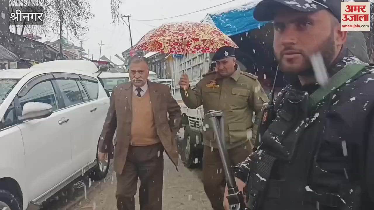 VIDEO : Bandipora Deputy Commissioner inspects restoration work after road collapse in Hajin