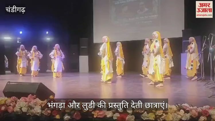 टैगोर थिएटर में भंगड़ा और लुडी की प्रस्तुति