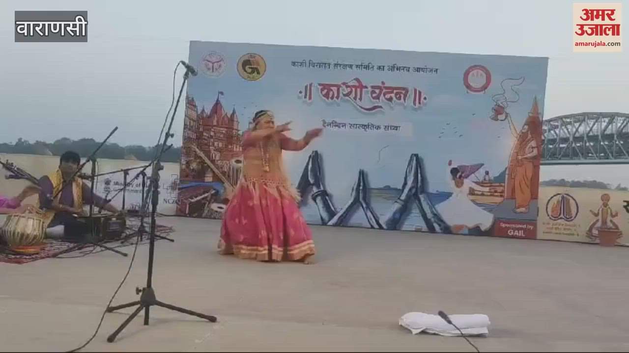 VIDEO : daughter of Sitara Devi presented Kathak on banks of Ganga