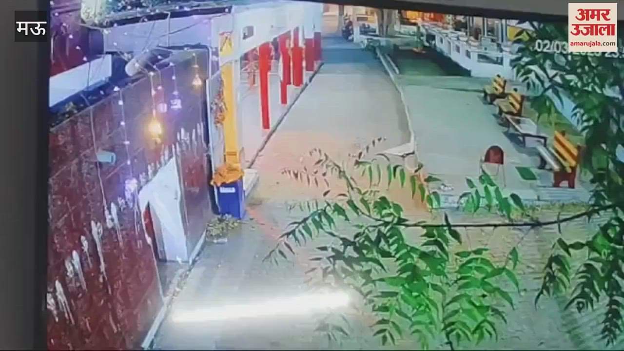 VIDEO : Gold crown stolen from maa Sheetla temple in mau priest shocked door opened thief seen in CCTV