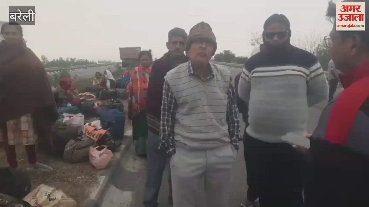 VIDEO : Tourist bus collides with trolley in Bareilly two pilgrims killed