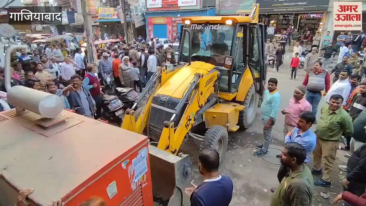 VIDEO : corporation bulldozer ran in Ghaziabad Maliwada market