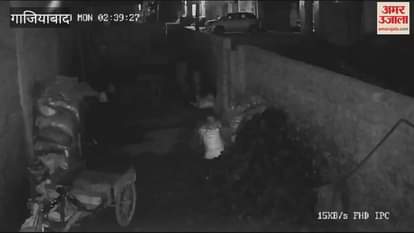 VIDEO : thieves stole two tractors from Krishna Vihar Colony Loni