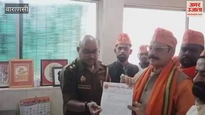 VIDEO : Memorandum given against Ghazal singer in Varanasi matter indecent comment on social media