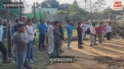 VIDEO : Accident in Muzaffarnagar, truck loaded with sugarcane overturned, two sugar mill employees died