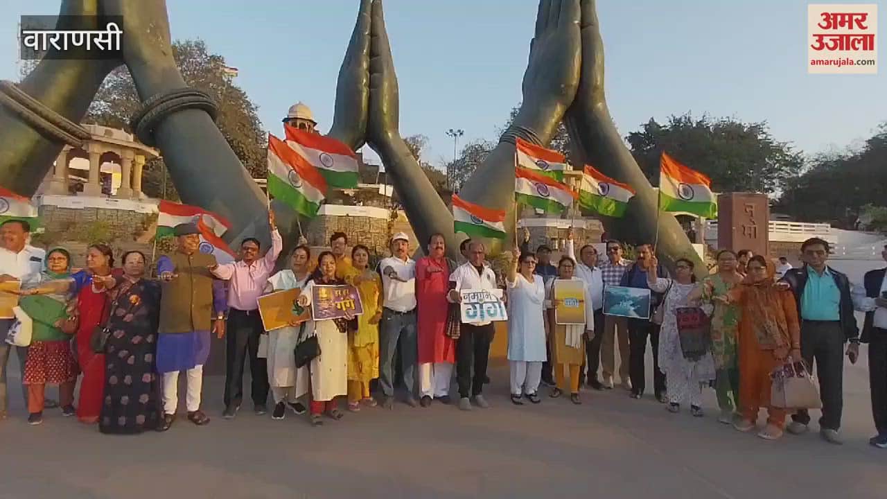 VIDEO : Retired forest department officers cleaned the Ganga in Kashi