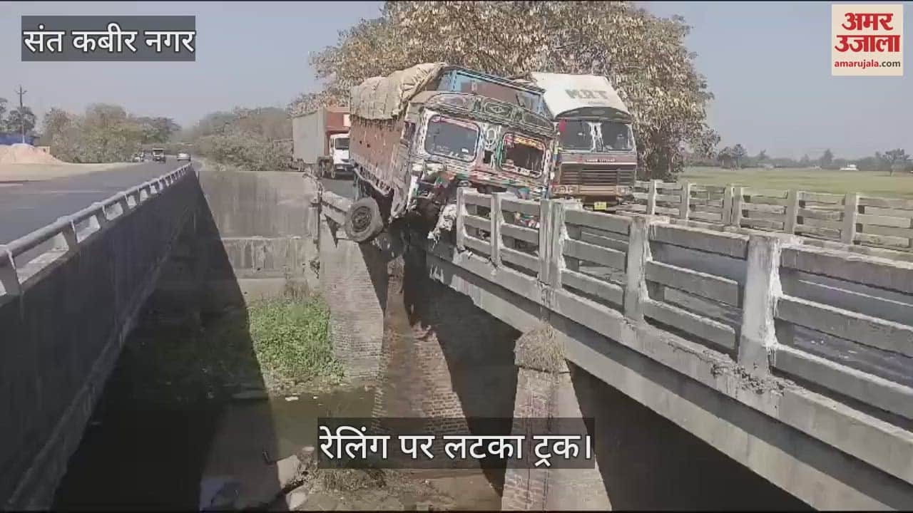 VIDEO : Truck hanging on bridge breaks railing, major accident averted